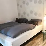 Designer Central Apartment With Parking & Terrace