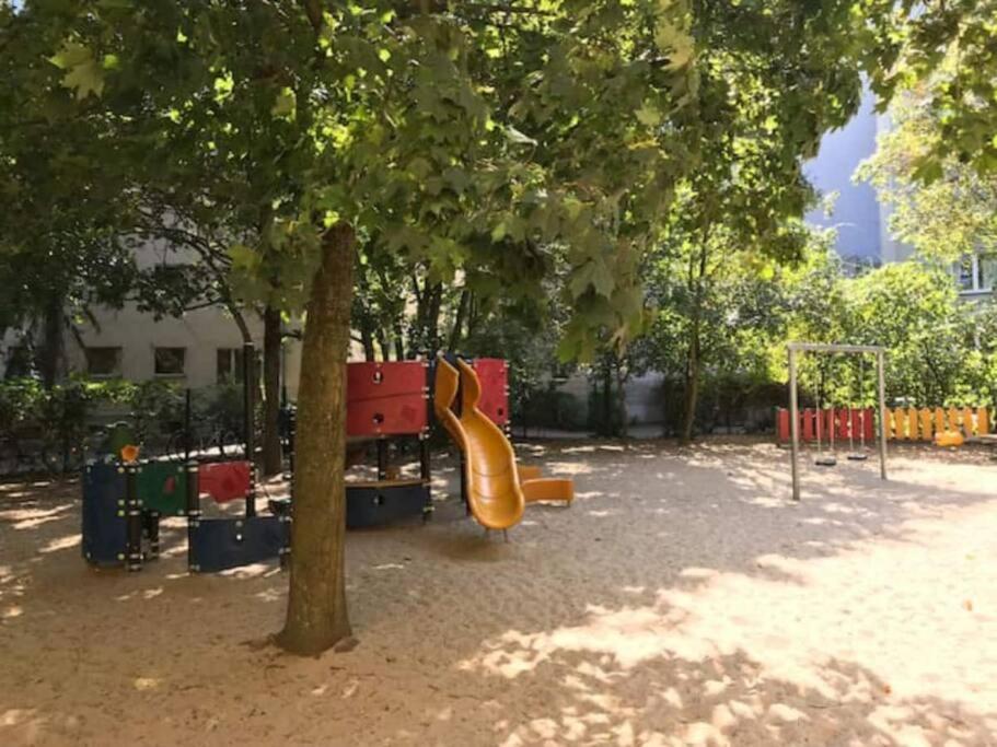 Designer With Parking & Terrace * Berlino