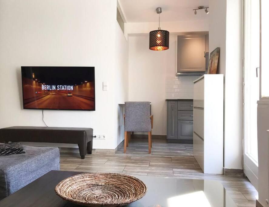 Designer With Parking & Terrace Berlino